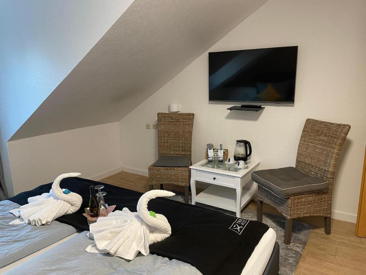 Hotel Und Restaurant Zum Bunten Hirsch Mirow Exterior foto